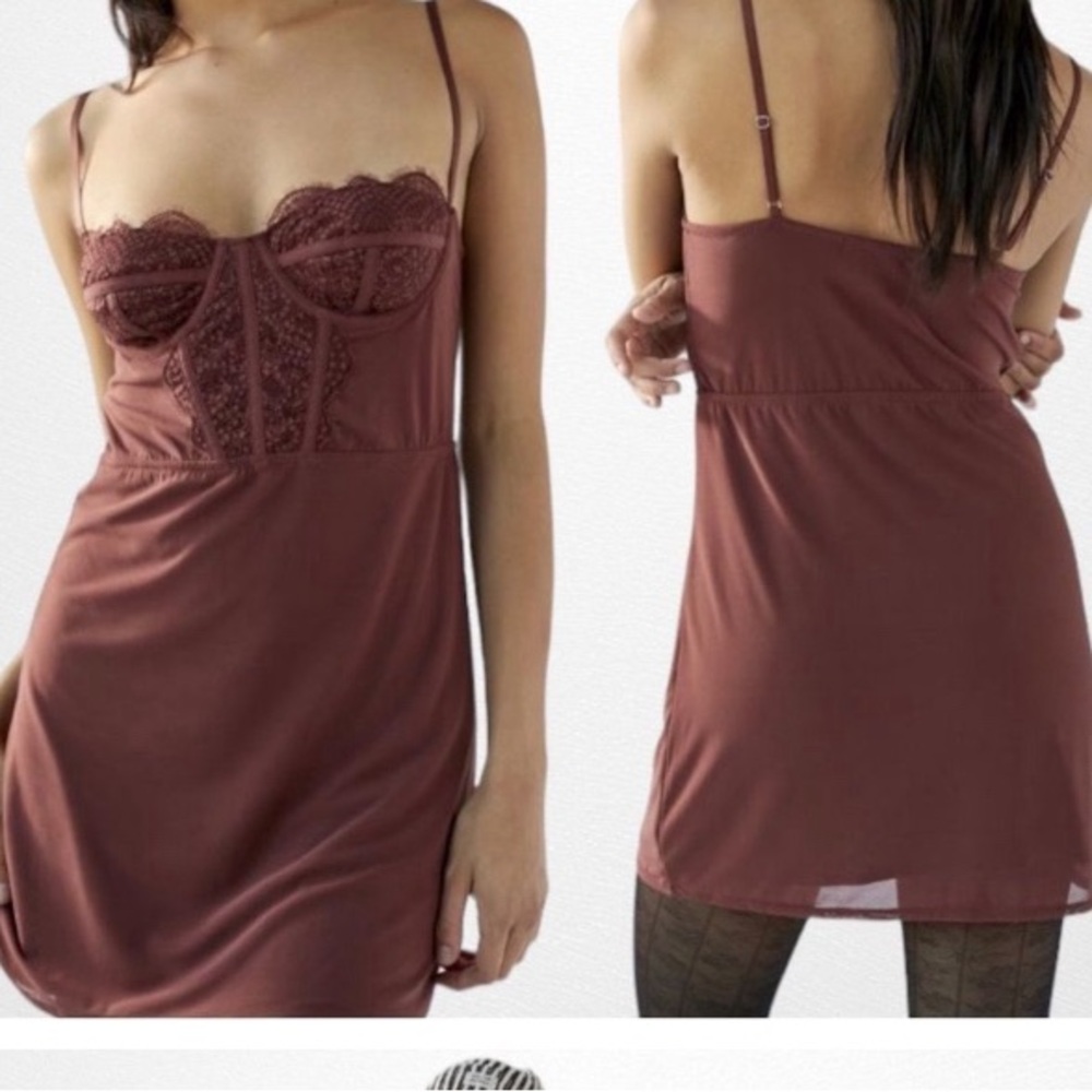 NWT   Urban Outfitters Modern Love Small Adjustable straps Lacy bustier front.